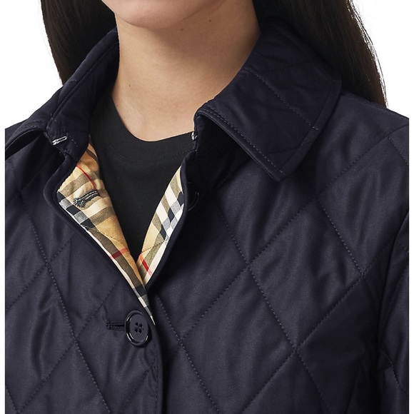 Burberry
Fernleigh Quilted Jacket , button front, worn only once - Picture 3 of 5